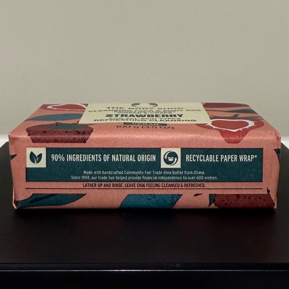 The Body Shop Strawberry Cleansing Face & Body Soap Bar 3.5 Oz 100g New HTF - Picture 3 of 4